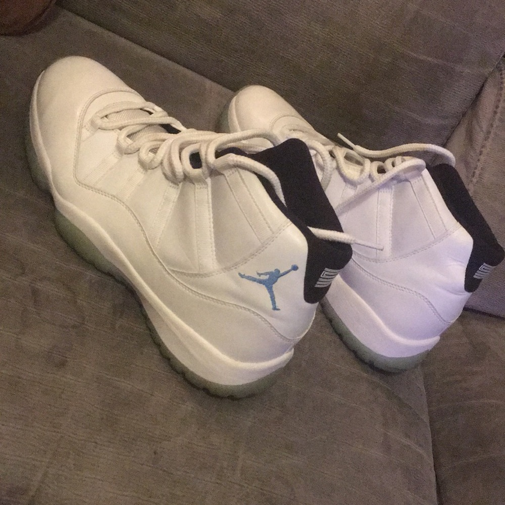 Jordan 11 Legend Blue